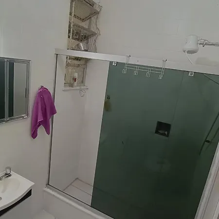 Quarto em Apartamento Compartilhado-3